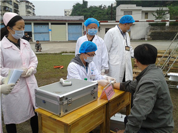 泸州举行重大动物疫情应急演练 现场近似实战(图2) 泸州举行重大动物疫情应急演练 现场近似实战(图2)