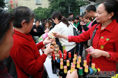 泸州:转变政府职能搭建慈善事业社会化平台(图1) 泸州:转变政府职能搭建慈善事业社会化平台(图1)
