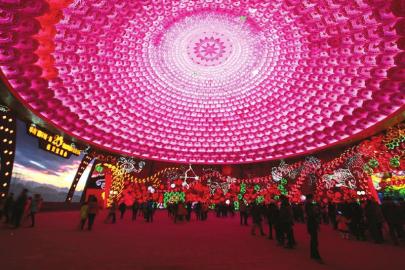 30米高巨幕皮影 自贡灯会再现"岳飞精忠报国"(图1) 30米高巨幕皮影 自贡灯会再现"岳飞精忠报国"(图1)