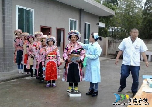 对口帮扶 泸医中医院率先启动全民预防保健指导工作(图3) 对口帮扶 泸医中医院率先启动全民预防保健指导工作(图3)
