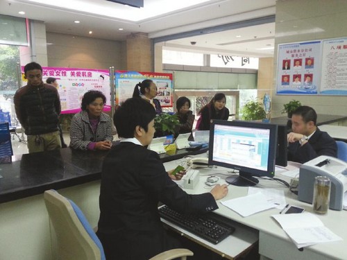 泸州城区居民水卡升级 市民办理得赶紧(图1) 泸州城区居民水卡升级 市民办理得赶紧(图1)