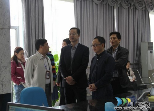四川省国税局总审计师张宏征到龙马潭区国税局调研税收工作(图2)