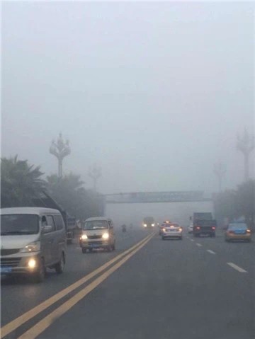 今年入秋泸州首场雾 市民感慨城市感觉不一样(图4) 今年入秋泸州首场雾 市民感慨城市感觉不一样(图4)