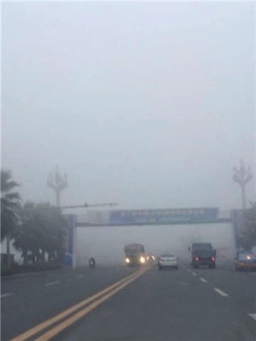 今年入秋泸州首场雾 市民感慨城市感觉不一样(图2) 今年入秋泸州首场雾 市民感慨城市感觉不一样(图2)