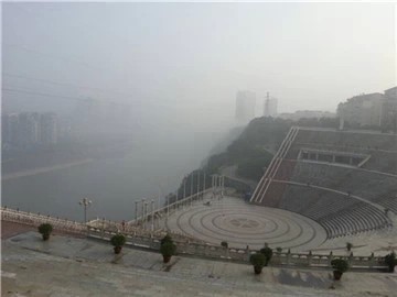 今年入秋泸州首场雾 市民感慨城市感觉不一样(图1) 今年入秋泸州首场雾 市民感慨城市感觉不一样(图1)