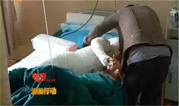 火灾无情人有情 农家男孩严重烧伤亟待救治(图3) 火灾无情人有情 农家男孩严重烧伤亟待救治(图3)