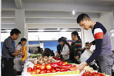 临港农贸市场“大换血”(图2) 临港农贸市场“大换血”(图2)