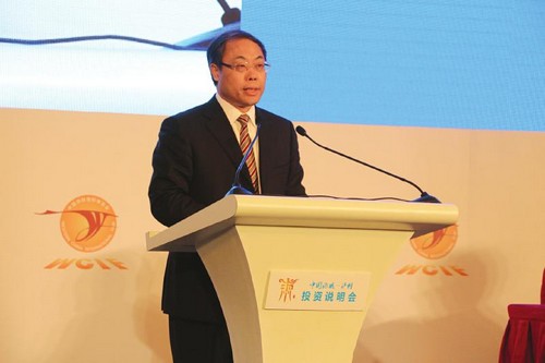 泸州市委书记向客商推介酒城：欢迎投资兴业(图1)