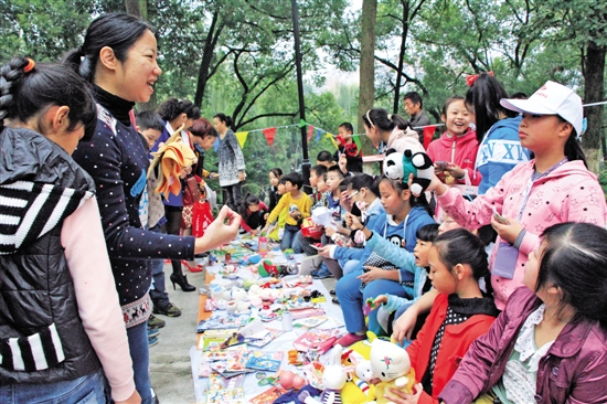 娃娃当“老板”:我的“商品”我做主(图1) 娃娃当“老板”:我的“商品”我做主(图1)