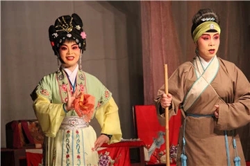 "龙潭剧社"传承川剧寻求新演出场地(图2)