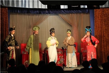 "龙潭剧社"传承川剧寻求新演出场地(图1)