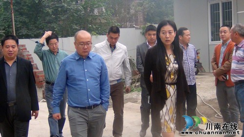 江阳区委书记视察南城学校校园改扩建工程(图1) 江阳区委书记视察南城学校校园改扩建工程(图1)