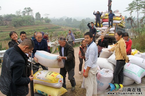 奇峰镇:订单高粱助奇峰农民增收(图1) 奇峰镇:订单高粱助奇峰农民增收(图1)