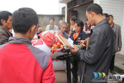 奇峰镇:订单高粱助奇峰农民增收(图3) 奇峰镇:订单高粱助奇峰农民增收(图3)