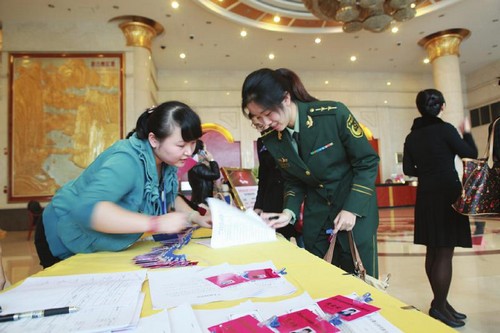 妇女代表开大会 泸州首次请来10名男同胞旁听(图2) 妇女代表开大会 泸州首次请来10名男同胞旁听(图2)