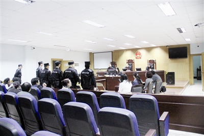 宜宾首例利用药厂制毒案公开宣判 主犯获死刑(图1) 宜宾首例利用药厂制毒案公开宣判 主犯获死刑(图1)
