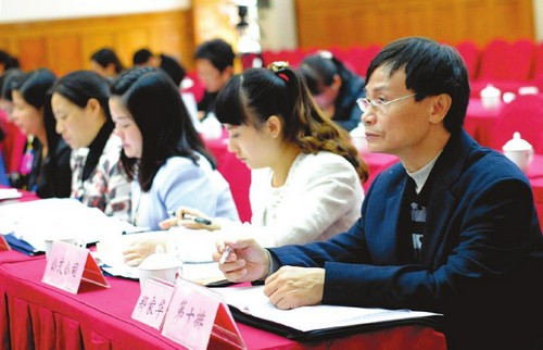 泸州市委书记蒋辅义:逐步提高女干部比例(图2) 泸州市委书记蒋辅义:逐步提高女干部比例(图2)