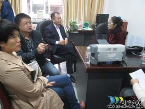 泸州市江阳区宜定学校和泸南中学开展牵手活动(图4) 泸州市江阳区宜定学校和泸南中学开展牵手活动(图4)