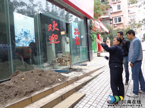 华阳街道:开展店招店牌专项整治 扮靓市容街景(图1) 华阳街道:开展店招店牌专项整治 扮靓市容街景(图1)