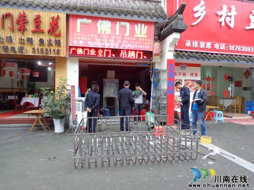 华阳街道:开展店招店牌专项整治 扮靓市容街景(图2) 华阳街道:开展店招店牌专项整治 扮靓市容街景(图2)