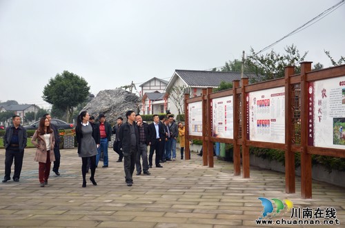 泸州:打造幸福美丽文化院坝 点亮新生活(图2) 泸州:打造幸福美丽文化院坝 点亮新生活(图2)