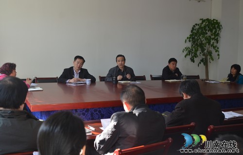 泸州市总工会组织学习贯彻党的十八届四中全会精神(图1) 泸州市总工会组织学习贯彻党的十八届四中全会精神(图1)
