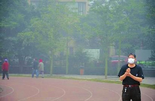 霾伏&nbsp;自贡艰难突围(图1)