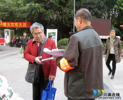 华阳街道:举办消防知识讲座 居民争当“消防员”(图2) 华阳街道:举办消防知识讲座 居民争当“消防员”(图2)