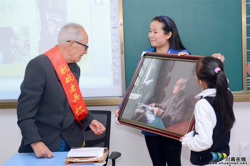 泸州江阳区:”抗战故事“进课堂(图1) 泸州江阳区:”抗战故事“进课堂(图1)