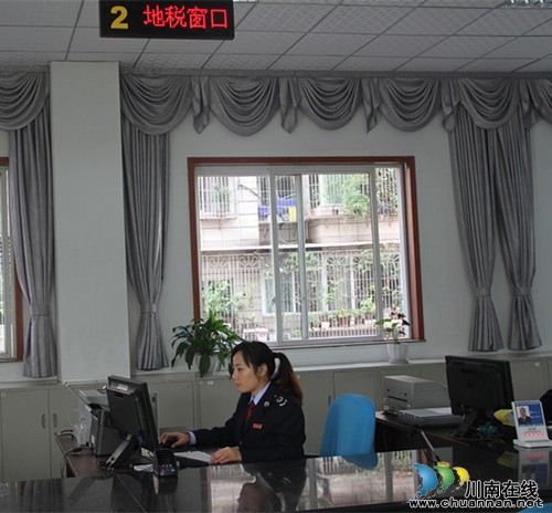 龙马潭区国税局便民办税再吹新风(图2) 龙马潭区国税局便民办税再吹新风(图2)