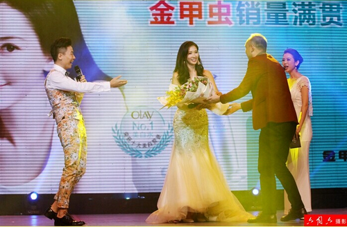 女神林志玲变身金甲虫&nbsp;&nbsp;整个泸州都沸腾了(图6)