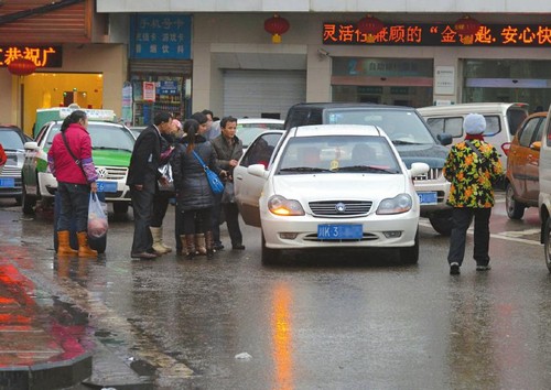 “黑车”司机屡教不改&nbsp;被罚4万元(图1)