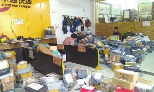 快件涌入川南 迎来四天送货高峰(图1) 快件涌入川南 迎来四天送货高峰(图1)