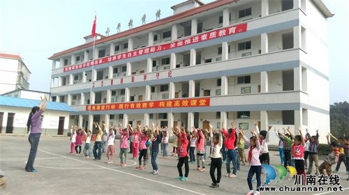 天仙镇学校:支教变新招 把爱撒向每个孩子(图1) 天仙镇学校:支教变新招 把爱撒向每个孩子(图1)
