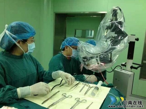 泸州:七旬大爷弯腰锄草突然中枪 开枪者成谜(图1) 泸州:七旬大爷弯腰锄草突然中枪 开枪者成谜(图1)