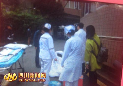 泸州一学校女老师成都培训&nbsp;赤裸身体从酒店跑出(图2)