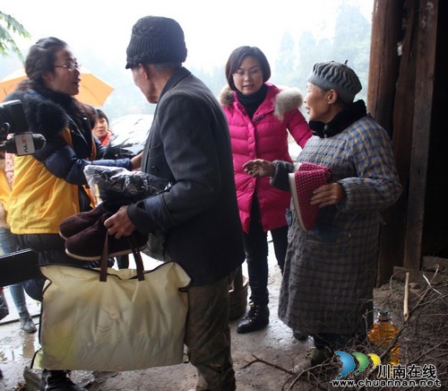 泸州市爱心衣屋志愿者协会:旧衣变新衣 衣屋暖人心(图5) 泸州市爱心衣屋志愿者协会:旧衣变新衣 衣屋暖人心(图5)