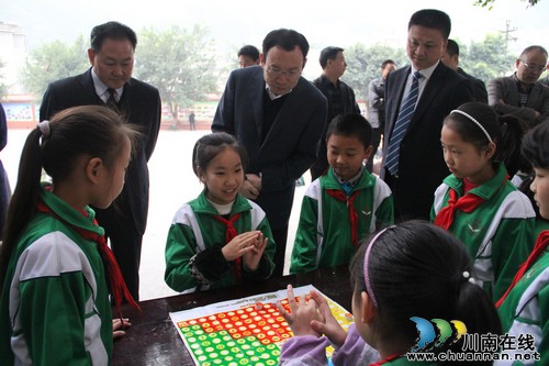 泸州市禁毒法制教育现场会在叙永召开(图1) 泸州市禁毒法制教育现场会在叙永召开(图1)