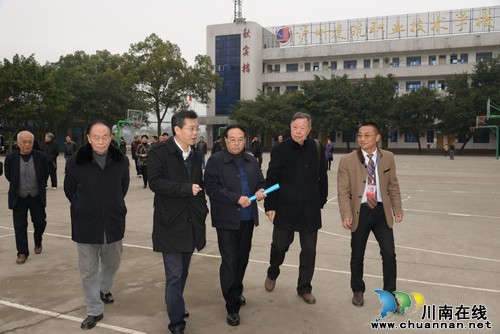 泸州市老领导调研泸州建校 把脉职教发展(图1) 泸州市老领导调研泸州建校 把脉职教发展(图1)