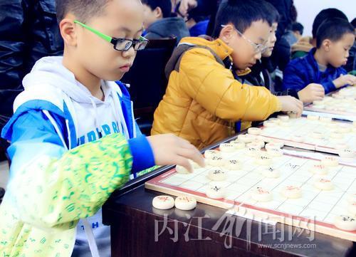 内江举办首届中小学生象棋赛(图2) 内江举办首届中小学生象棋赛(图2)