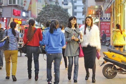 冷空气来袭川南气温陡降 泸州南部山区或有雪(图1) 冷空气来袭川南气温陡降 泸州南部山区或有雪(图1)