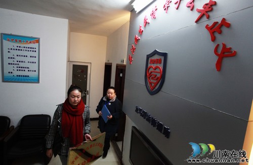 泸州:免费法律援助“流动”下乡来(图1) 泸州:免费法律援助“流动”下乡来(图1)