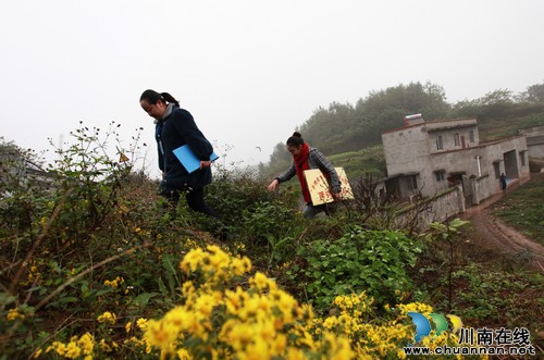 泸州:免费法律援助“流动”下乡来(图5) 泸州:免费法律援助“流动”下乡来(图5)
