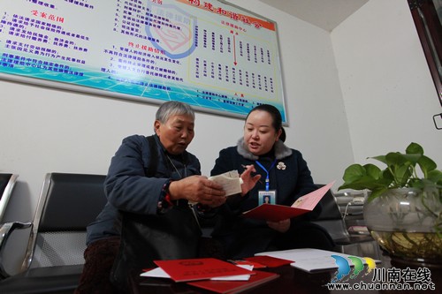 泸州:免费法律援助“流动”下乡来(图4) 泸州:免费法律援助“流动”下乡来(图4)