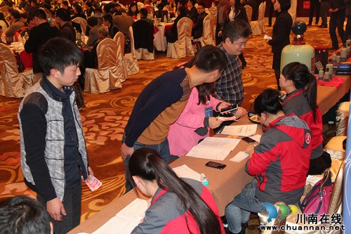 年份潭酒泸州酒会盛大举行 再掀抢购热潮(图7) 年份潭酒泸州酒会盛大举行 再掀抢购热潮(图7)