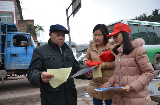 华阳街道:开展宪法日法制宣传活动(图1) 华阳街道:开展宪法日法制宣传活动(图1)