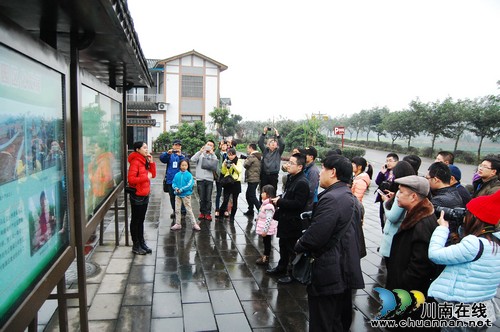 百名网友聚焦泸州产业发展 镜头记录城市变化(图6) 百名网友聚焦泸州产业发展 镜头记录城市变化(图6)