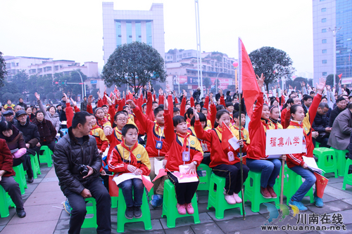 泸县举办文艺演出庆祝首个国家宪法日(图2)