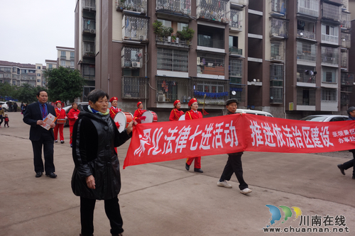 张坝:宪法日延伸普法维权宣传(图3) 张坝:宪法日延伸普法维权宣传(图3)