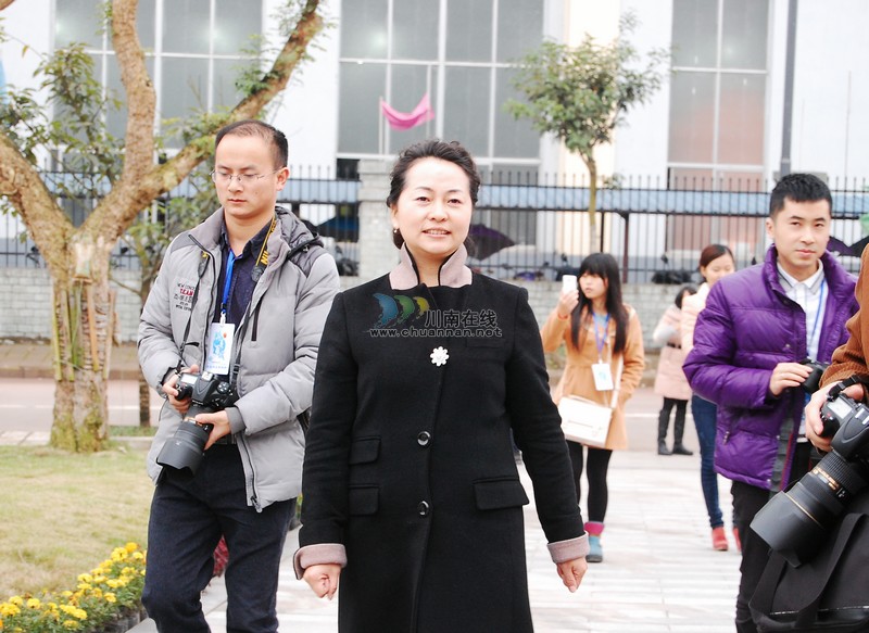 “彭妈妈”(图5)